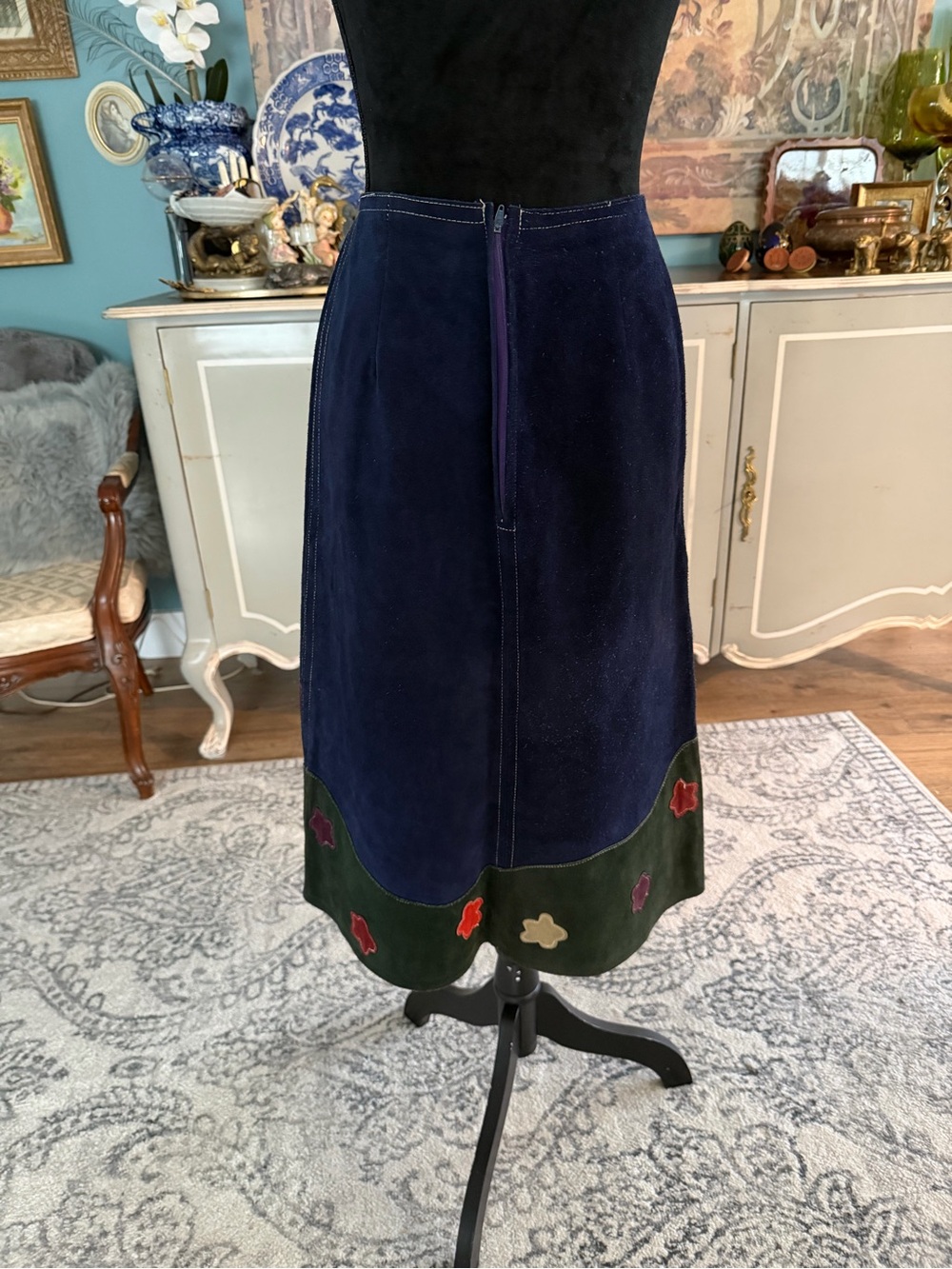 1970’s Bagatelle Suede Cottage Scene Skirt - Picture 6 of 8